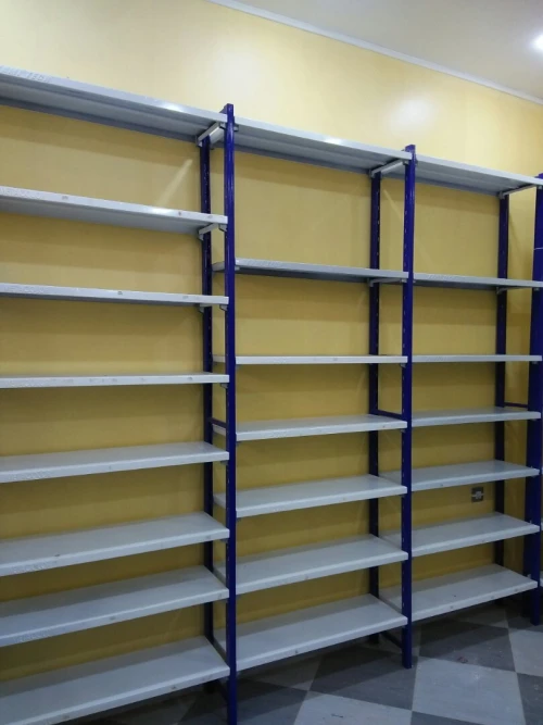 Vente équipement pour superette ou magasin alimentation générale   En très bon état composé de: