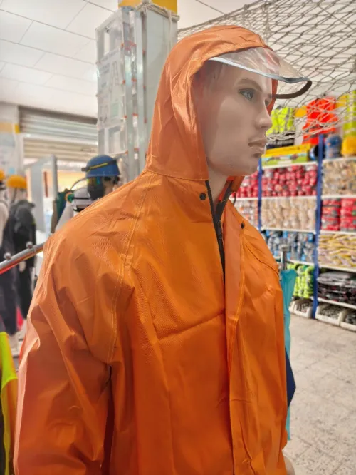 manteau imperméable orange