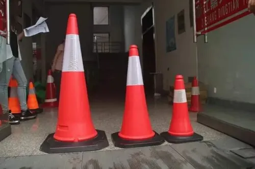 CONE DE SIGNALISATION