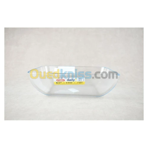 Plat A Four Pyrex Daily Rectangle 2L25