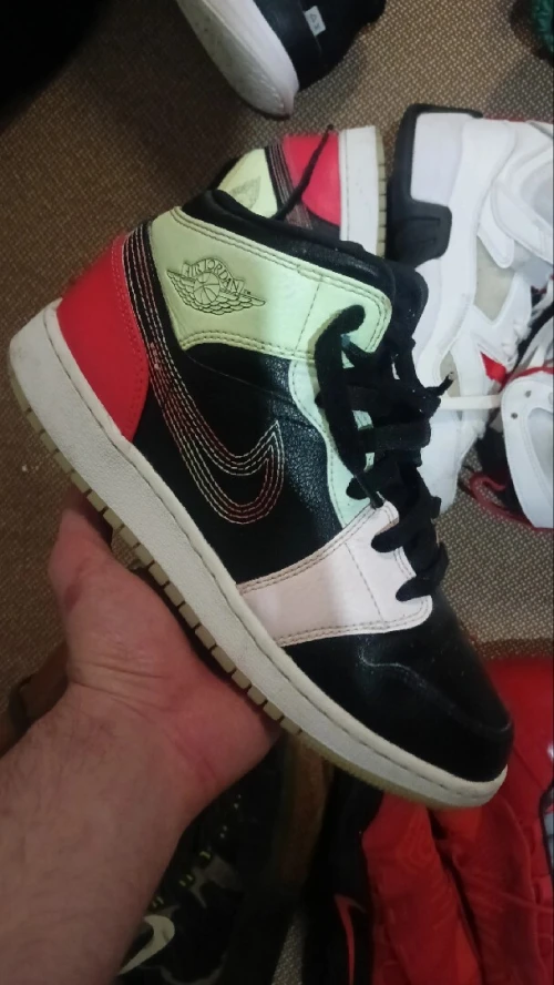 Basket-ball shoes
