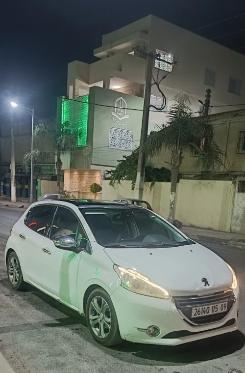 Peugeot 208 2015 HDi alure