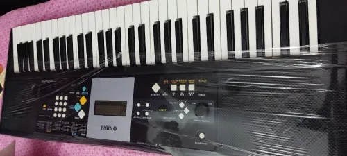 Synthétiseur Yamaha E223