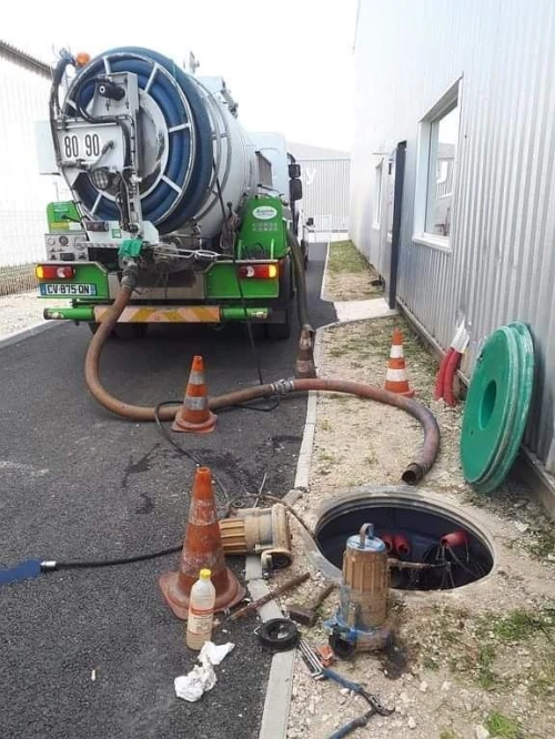 Camion Débouchoure D'assainissement curage vidange 