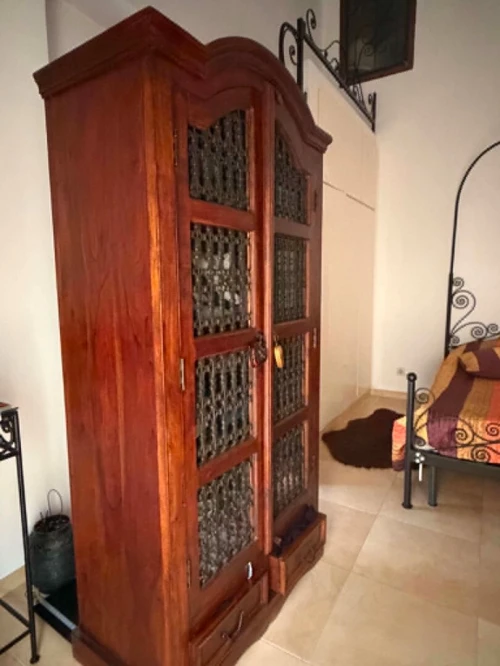 une armoire et deux tables nuit (bambou)