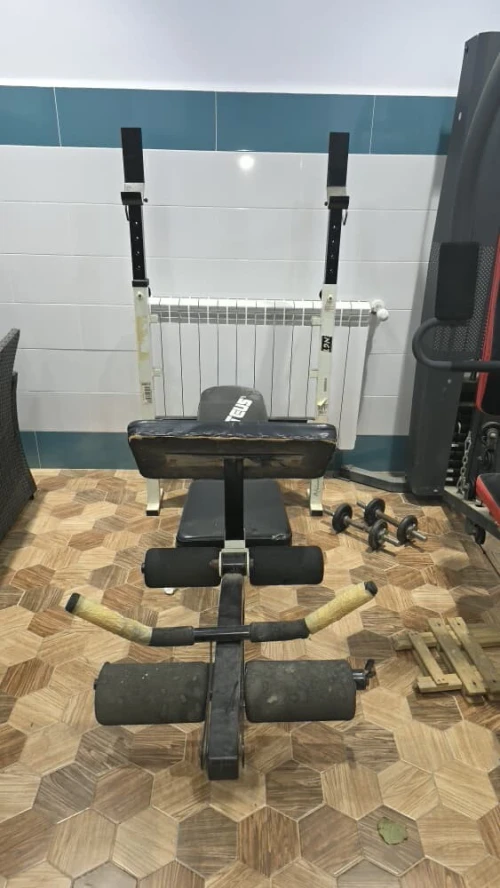 Bance et pressés de musculation en très bon état