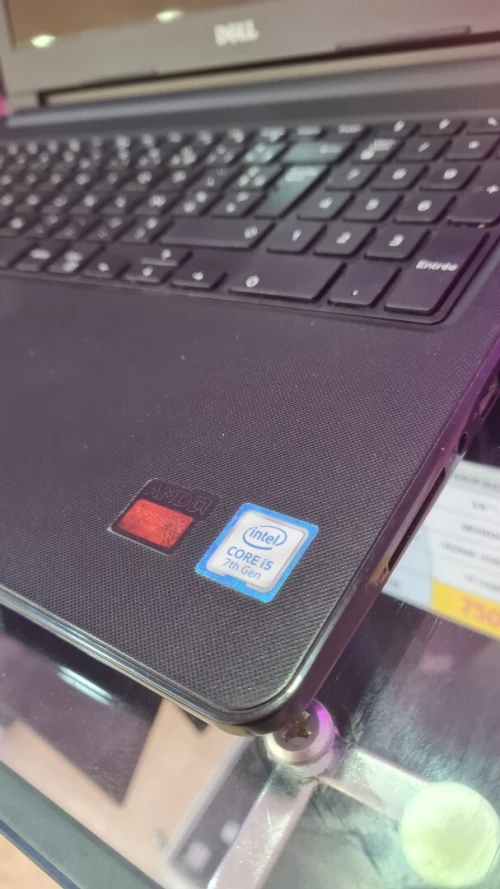 PC PORTABLE DELL INSPIRON 3000/ CPU I5 7200 2.5 GHz/ GPU AMD RADEON R5 M330/RAM 8GB/ SSD 256 GB/ ECRAN 15.6"/ 3x USB/ 1xHDMI/ 1xJACK 3.5/ 1x RJ45/ 1x PORT CARTE MEMOIRE SD - Utilisé