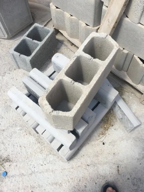Ligne automatique de fabrication de parpaings, pavés et bordures