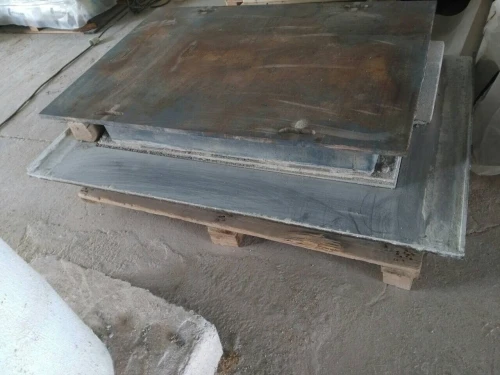 Ligne automatique de fabrication de parpaings, pavés et bordures