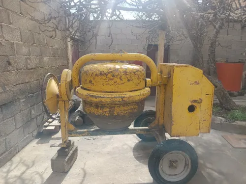 Betonnier italien 350L Tractable Moteur essance très Bon Etat