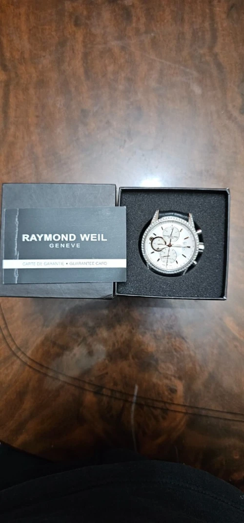 Montre diamant saphir