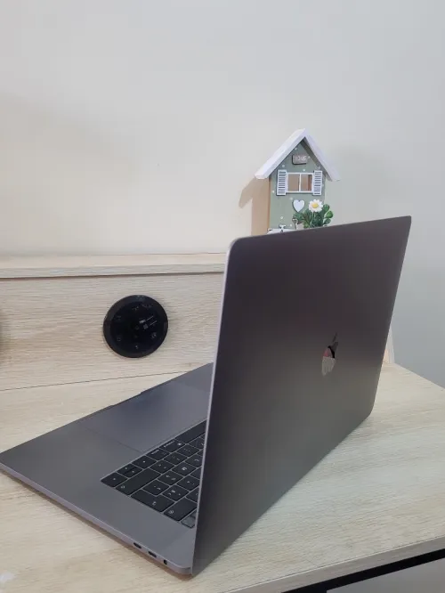 MacBook Pro 16" 2019 | INTEL CORE i7 | 16GB RAM | RADEON PRO 555X 4GB | 256GB NVMe SSD | WORKSATION