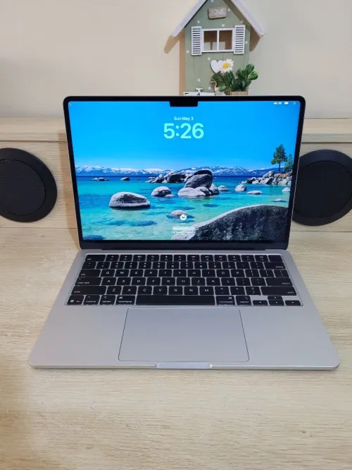 MacBook Air M4 2024 Argent | PUCE M4 8 CORE | GPU 10 CORE | 16GB RAM | 512GB SSD | CYCLES 95 | CAPACITÉ BATTERIE 100%