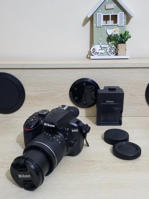 Nikon D3400 Appareil Photo Numérique Réflex 24.2 Mpix + OBJECTIF Nikon AF-P DX Nikkor 18 55mm f 3.5 5.6 g vr