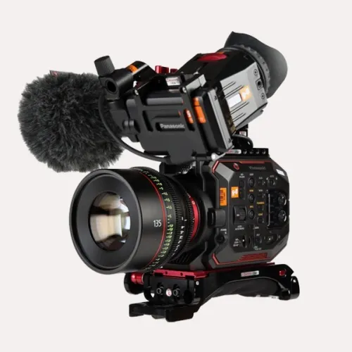 CAMERA PROFESSIONNELLE PANASONIC EVA1 CAPTEUR SUPER 35mm 5.7K 5720 x 3016 VIDEO 4K DE QUALITE CINEMA