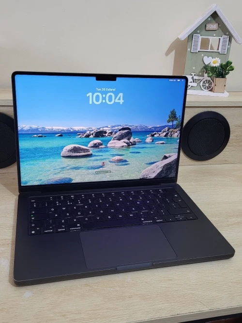 MacBook Pro M4 MAX 14'' 2024 | Puce M4 Max CPU 16 COEURS | GPU 40 COEURS | 64GB RAM | 1TB SSD | CYCLES 177