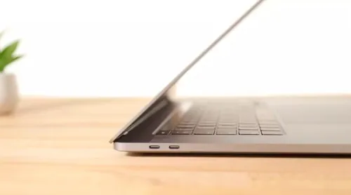 MacBook Pro 16" 2019 | CORE i7 | 16GB RAM | AMD RADEON PRO 5300M 4GB | 512GB SSD |GAMME Workstation