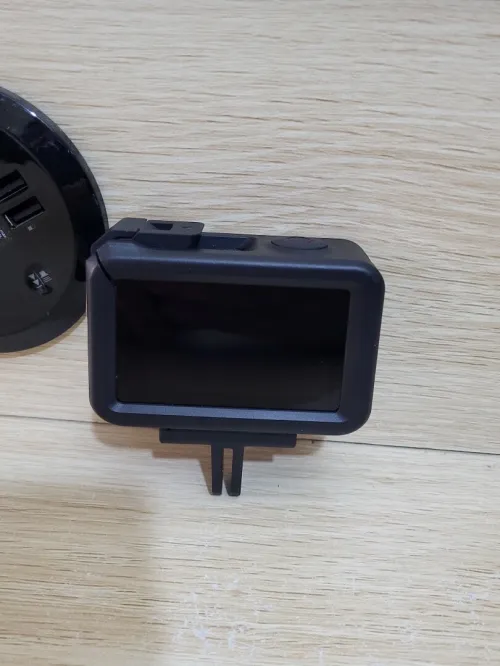 DJI Osmo Action 4 - Caméra d'Action étanche 4K/120 FPS Images saisissantes en Basse lumière 1770mAh