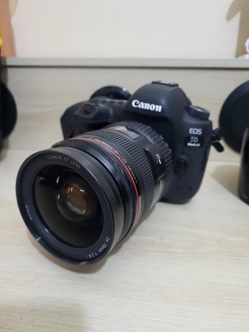 Canon EOS 5D Mark IV | Capteur 30Mpx Rendu cinématographique 4K + Objectif Canon EF 24 70 2.8 L USM