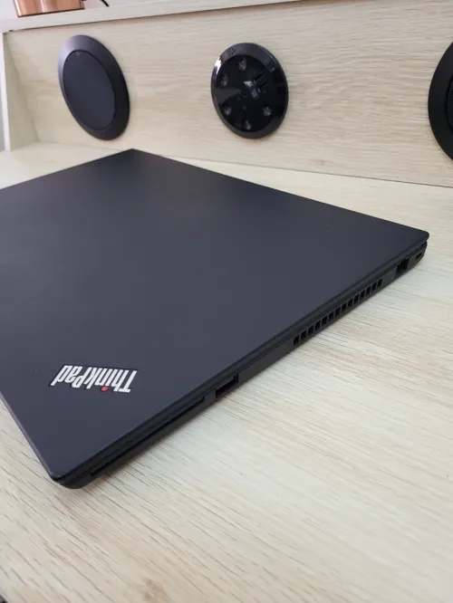 THINKPAD P53s 15.6 FHD | CORE i7 8565U | NVIDIA QUADRO P520 2GB | 8GB RAM | 256 NVME SSD