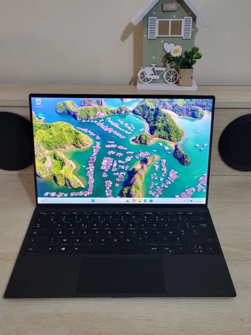 DELL XPS 9300 | CORE i7-1065G7 | 16GB RAM | 512GB NVMe SSD | INTEL IRIS XE GRAPHICS