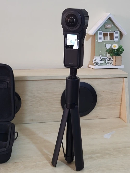 Insta360 One RS 1-inch 360 Edition - Caméra 360 VIDEO UHD 6K avec Deux capteurs 1 Pouce, co-conçue avec Leica, Photo 21MP, stabilisation FlowState, Faible luminosité de qualité, résistante à l'eau