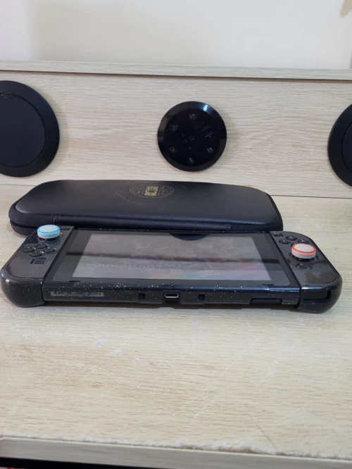 Nintendo Switch + 1 JEUX + PROTECTION TRANSPARENTE + POCHETTE