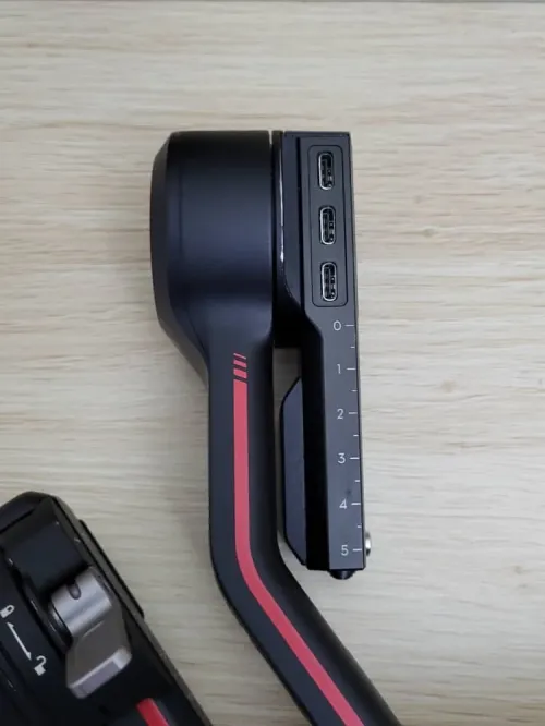 DJI RONIN RS 3 Stabilisateur de nacelle à 3 Axes pour Reflex et caméras Canon/Sony/Nikon....