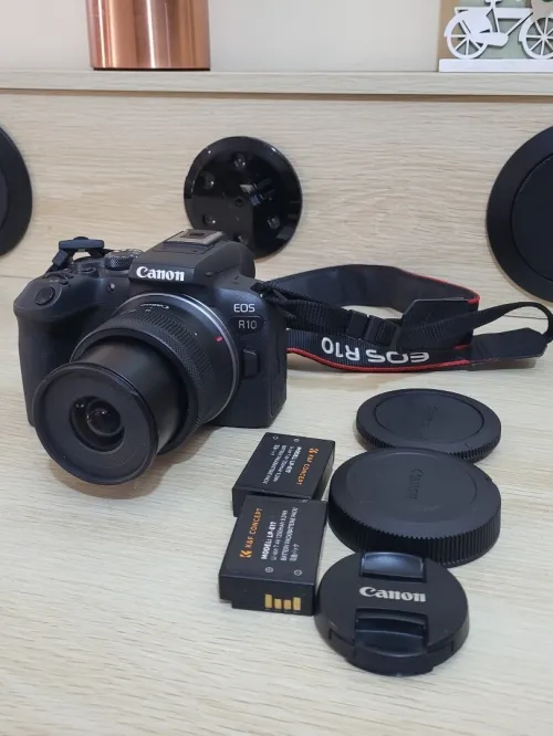 CANON EOS R10 hybride enregistrement en 4K UHD + objectif RF-S 18-45mm F4.5-6.3 IS STM NEUF