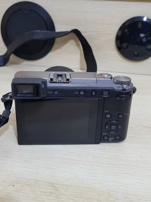 Panasonic Lumix GX80 | Hybride Compact Vidéo UHD 4K + Objectif Panasonic Lumix G 25 mm f/1.7 ASPH