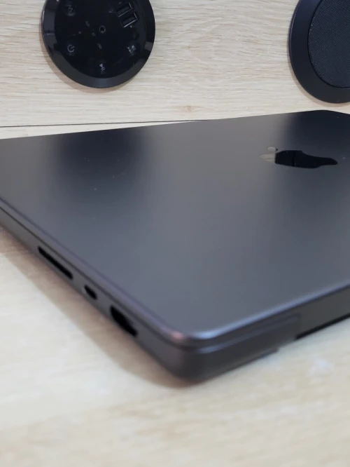 MacBook Pro M4 MAX 14'' 2024 | Puce M4 Max CPU 16 COEURS | GPU 40 COEURS | 64GB RAM | 1TB SSD | CYCLES 177