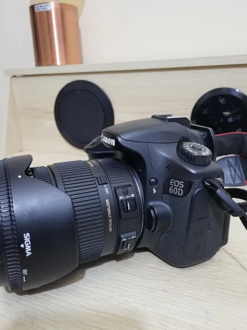Canon EOS 60D Appareil photo Reflex 18 Mpix CMOS APS-C + Sigma EX 17-50mm - f/2.8 DC OS HSM 
