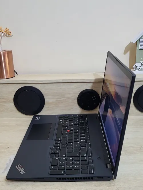 LENOVO THINKPAD P16S GEN 2 | RYZEN 7 PRO 7840U w| 32GB RAM | 512GB SSD | RADEON 780M GRAPHICS 4GB