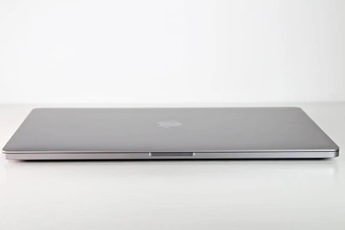 MacBook Pro 16" 2019 | CORE i7 | 16GB RAM | AMD RADEON PRO 5300M 4GB | 512GB SSD |GAMME Workstation