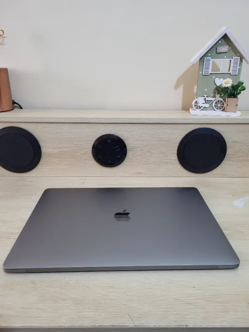 MacBook Pro 15.6" | CORE i7 | 16GB RAM | AMD RADEON PRO 455 2GB | 512GB SSD | GAMME Workstation