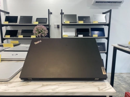 ThinkPad P15s GEN 2 | i7-1185G7 | NVIDIA QUADRO T500 4GB | 16GB RAM | 512 SSD | WORKSTATION | AZERTY