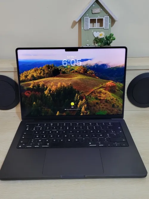 MacBook Pro M3 2024 Noir sidéral | PUCE M3 11 CORE | GPU 14 CORE | 18GB RAM | 512GB SSD | CYCLES 240 | CAPACITÉ BATTERIE 88%