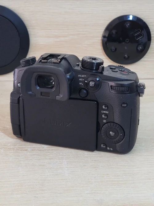Panasonic Lumix DC-GH5 Appareil photo hybride de 20.3 MP | Vidéo UHD 4K/60p à durée illimitée + OBJECTIF Lumix G Vario 12-60mm f/3.5-5.6 Asph