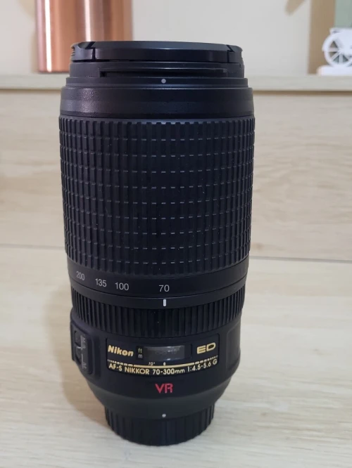 Nikon Nikkor AF-S 70-300 f/4.5-5.6 G ED-IF VR téléobjectif doté de la mise au point la plus rapide 