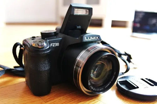 Panasonic Lumix FZ38 Zoom 18x Optical Résolution : 12.1Mp