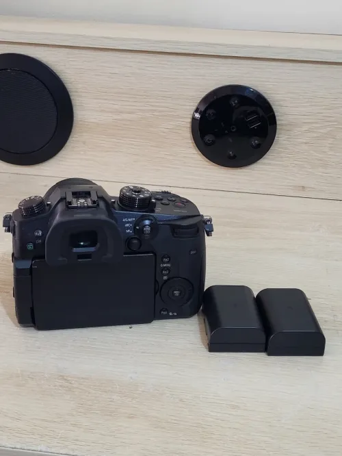 Panasonic Lumix DC-GH5 Appareil photo hybride de 20.3 MP | Vidéo UHD 4K/60p à durée illimitée + OBJECTIF Lumix G Vario 12-60mm f/3.5-5.6 Asph