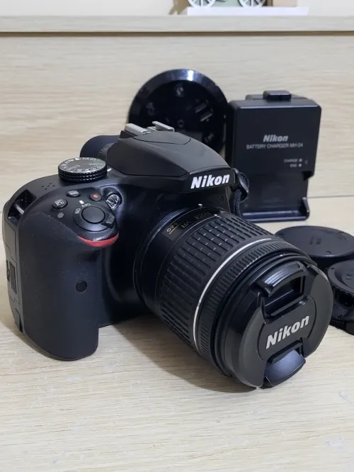 Nikon D3400 Appareil Photo Numérique Réflex 24.2 Mpix + OBJECTIF Nikon AF-P DX Nikkor 18 55mm f 3.5 5.6 g vr