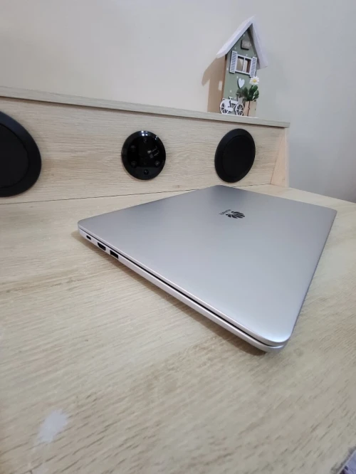 Huawei MateBook 14 POUCES FHD | Ryzen 5 2500U | 8GB RAM | 500GB SSD | Radeon VEGA 8 Mobile Graphics