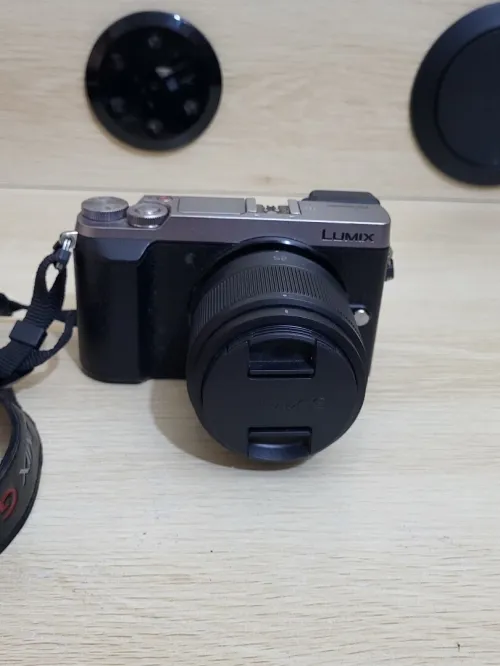Panasonic Lumix GX80 | Hybride Compact Vidéo UHD 4K + Objectif Panasonic Lumix G 25 mm f/1.7 ASPH