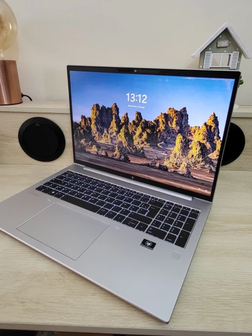 HP ELITEBOOK 865 G9 | AMD RYZEN 5 PRO 6650U | 8GB RAM | 256GB SSD | AMD Radeon Graphics