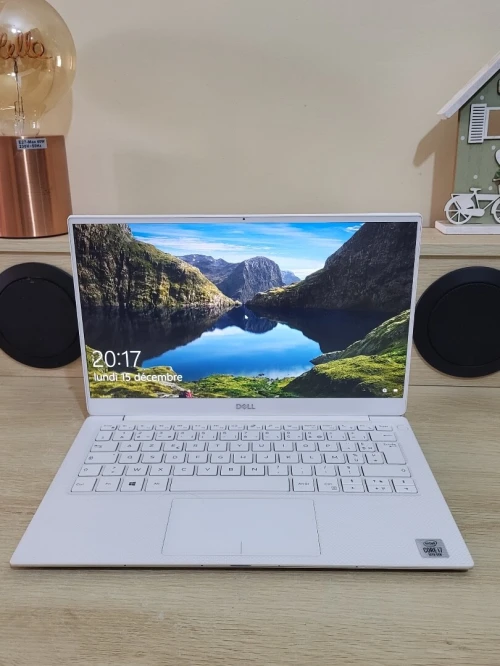 DELL XPS 7390 | CORE i7-10510U | 16GB RAM | 512GB NVMe SSD | INTEL UHD GRAPHICS