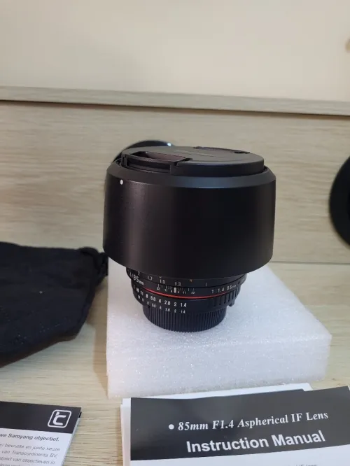 Samyang AE 85mm f/1.4 AS IF UMC plein format -APS-C Objectif portrait pour Nikon F D780 D3500 D850..