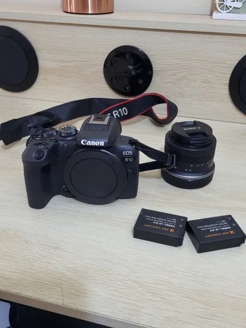 CANON EOS R10 hybride enregistrement en 4K UHD + objectif RF-S 18-45mm F4.5-6.3 IS STM NEUF