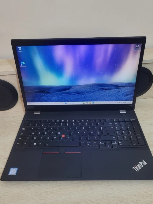 THINKPAD P53s 15.6 FHD | CORE i7 8565U | NVIDIA QUADRO P520 2GB | 8GB RAM | 256 NVME SSD