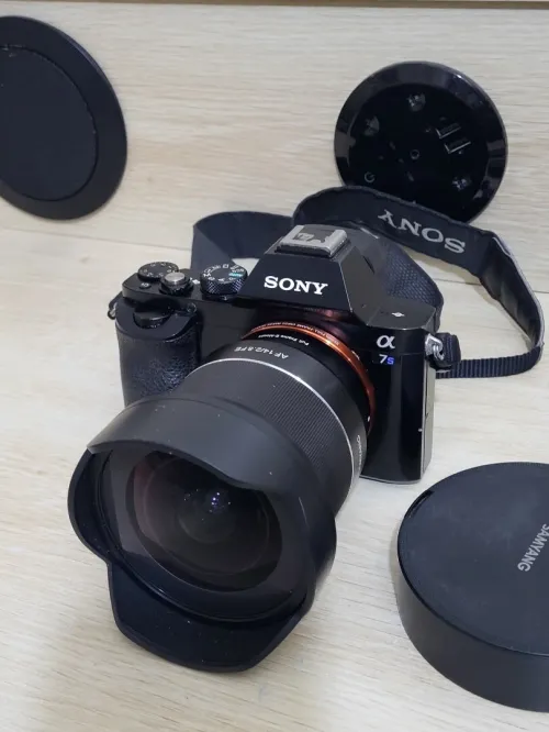 Sony Alpha 7S Hybride Plein Format Ultra vidéo 4K + Objectif Samyang AF 14mm F2.8 Full Frame